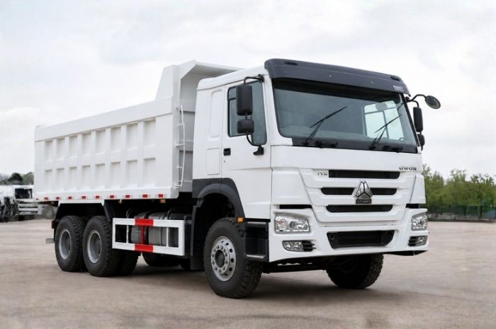Refurbished HOWO 371HP 6x4 dump truck front three-quarter view