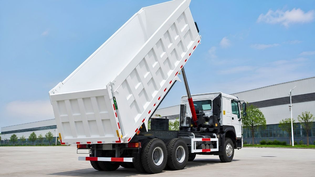 HOWO 371HP 6x4 dump truck rear and lifting-system reference view