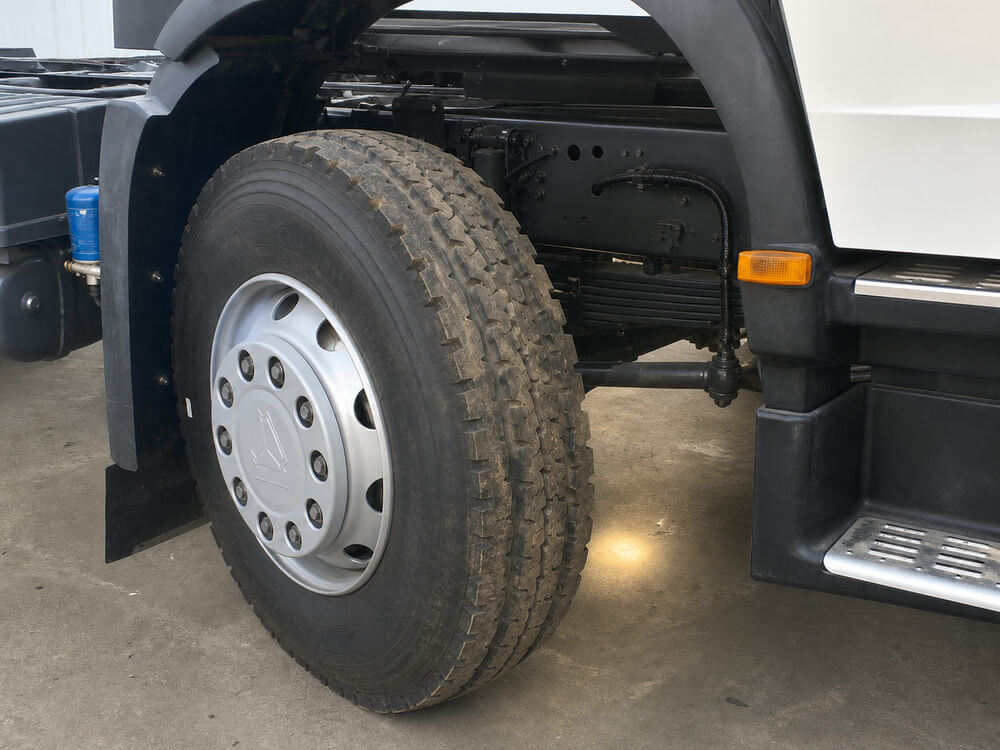 HOWO 371HP 6x4 tractor front axle steering and brake inspection