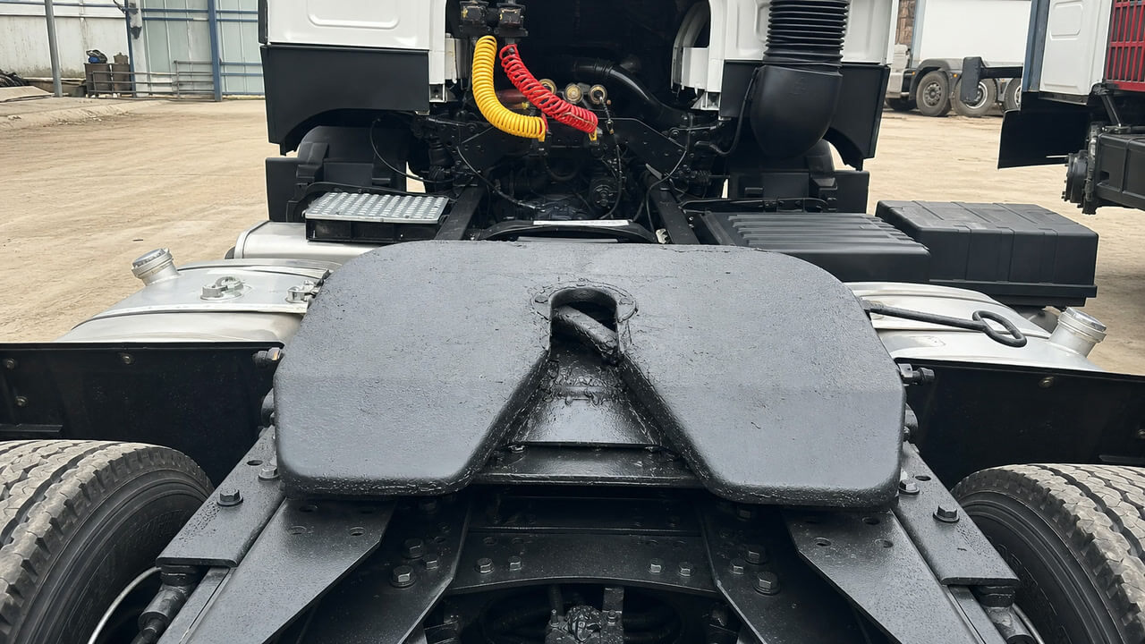 Refurbished HOWO 371HP 6x4 tractor truck fifth wheel and rear axles