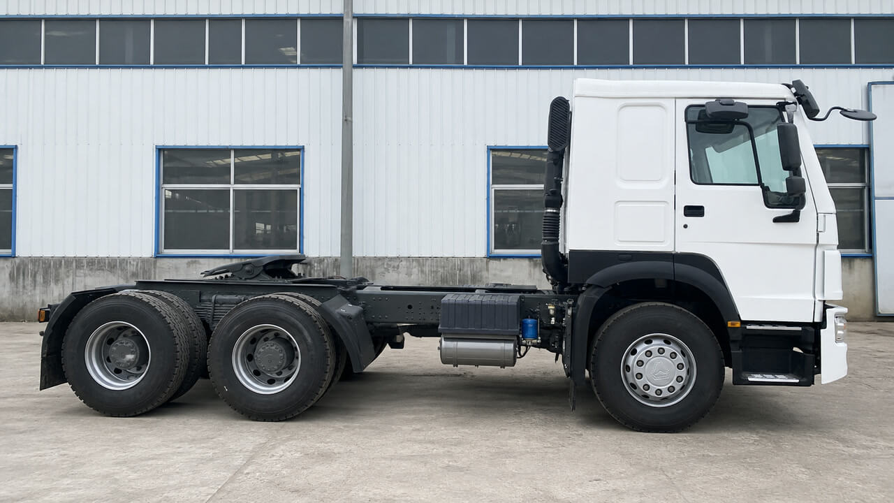 Refurbished HOWO 371HP 6x4 tractor truck full side profile