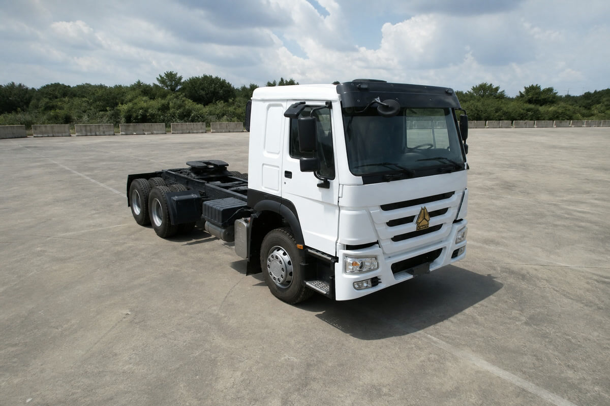 Refurbished HOWO 371HP 6x4 tractor truck full side view